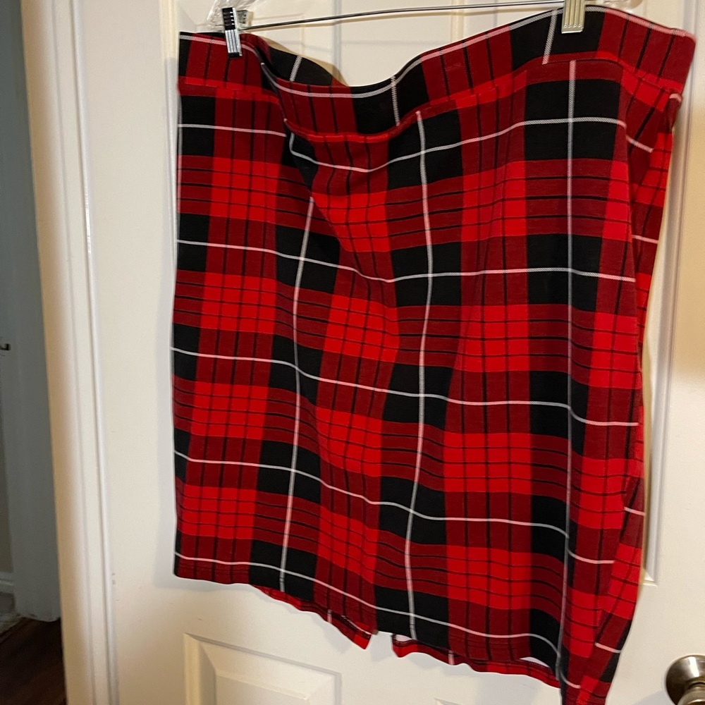 Torrid pencil red black pencil skirt size 4